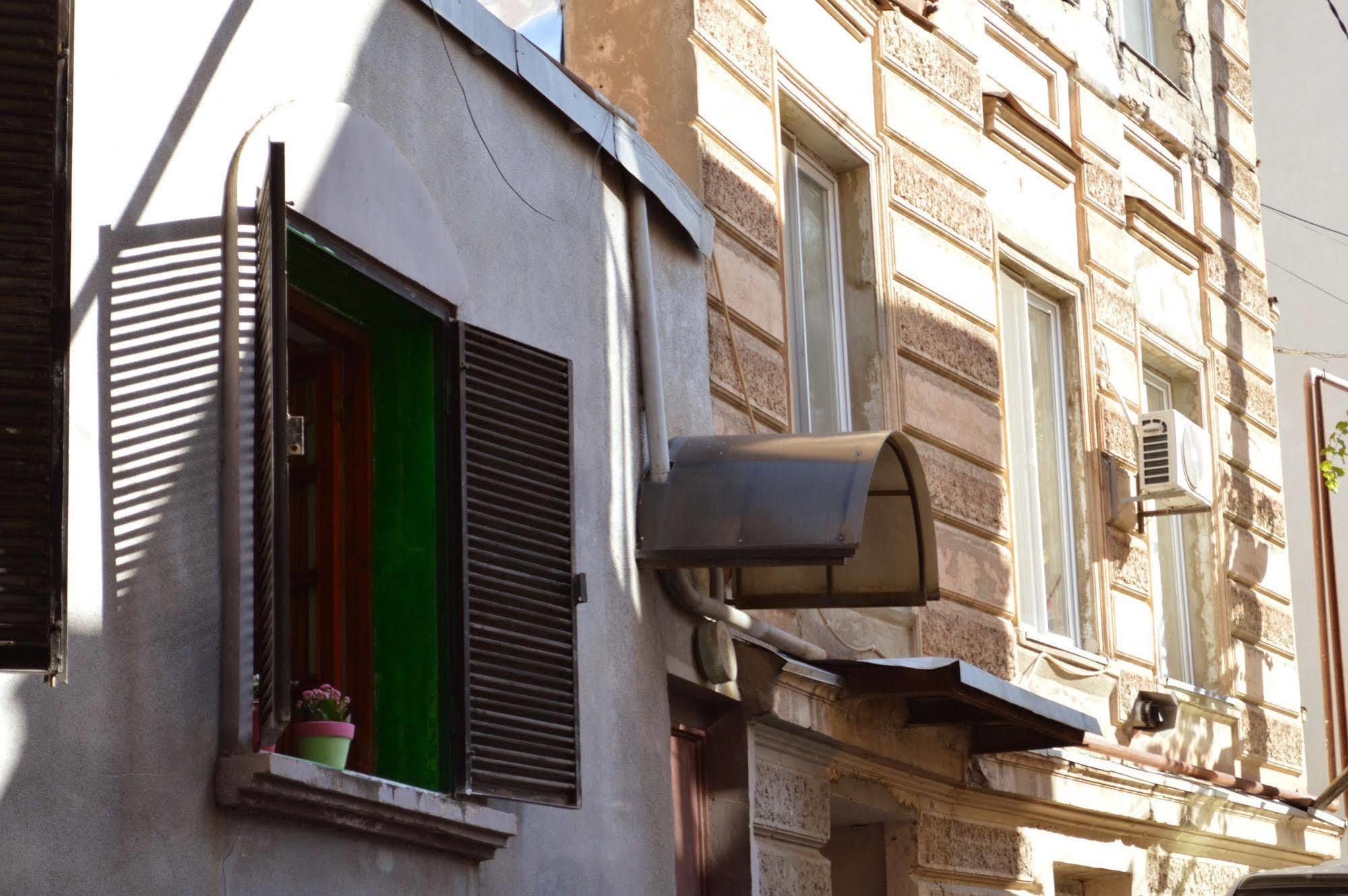 Patio Hostel Tbilisi Exterior photo