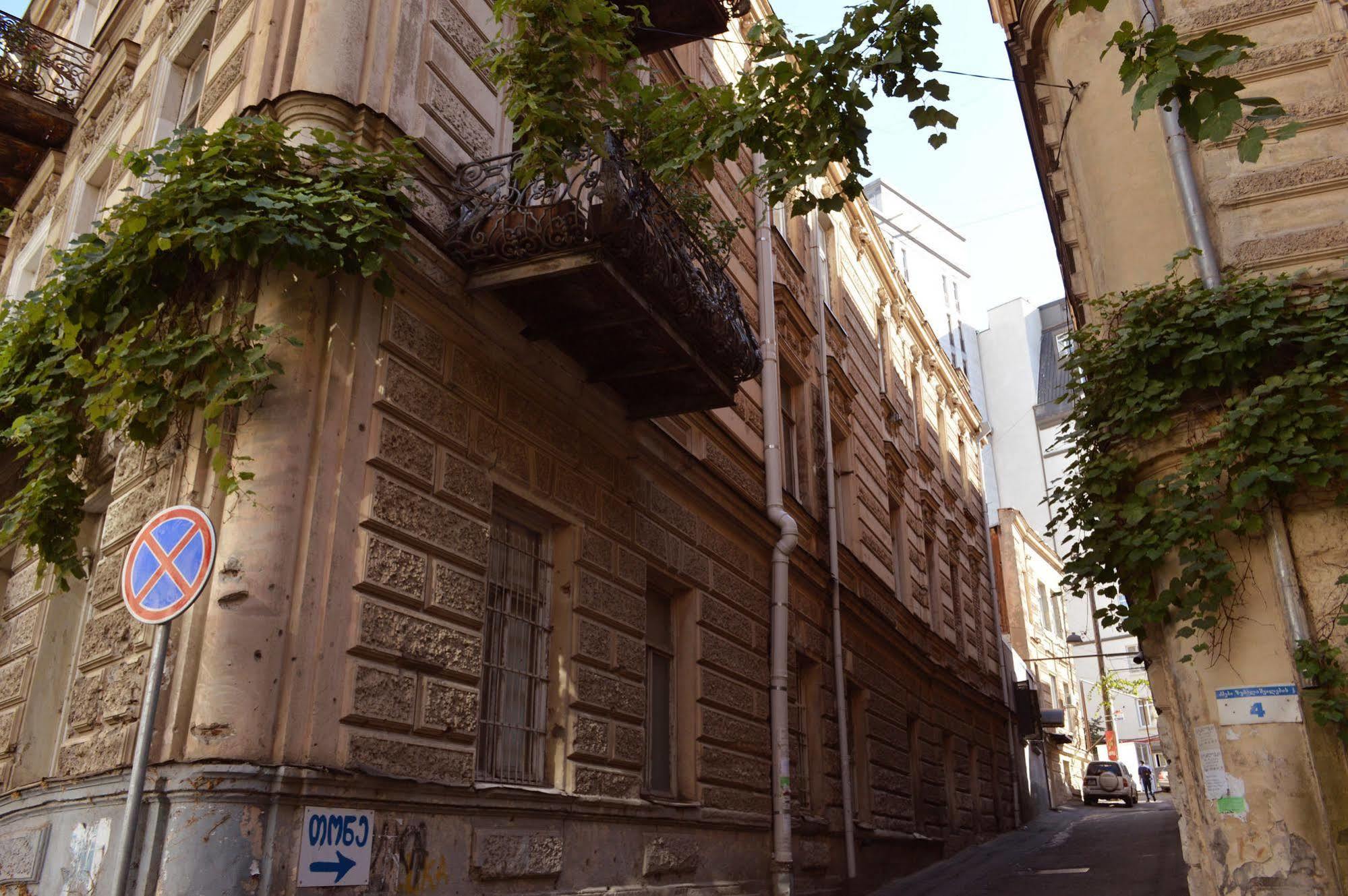 Patio Hostel Tbilisi Exterior photo